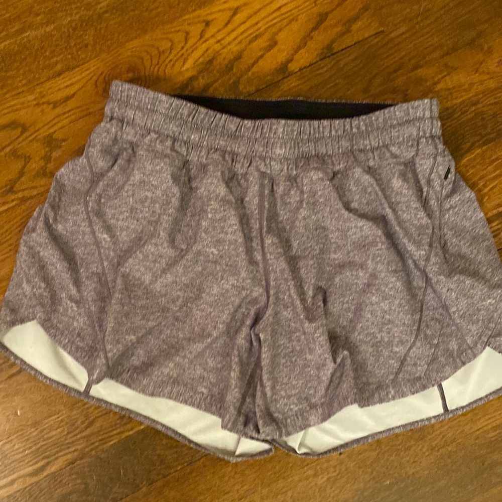 Lululemon like new tracker shorts